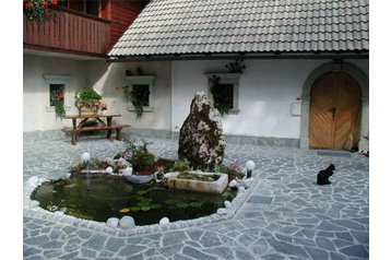Eslovenia Privát Studor, Exterior